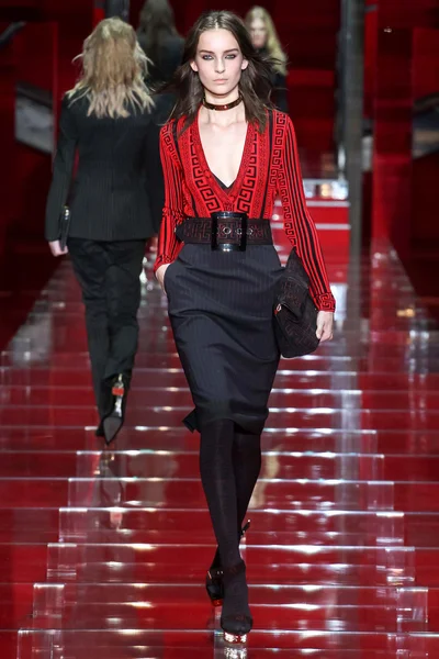 Look 5